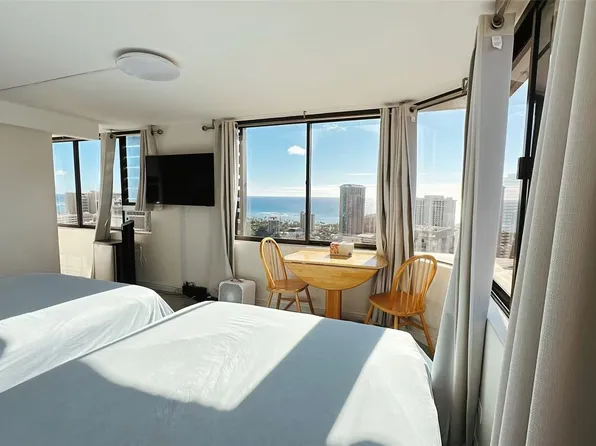 444 Niu St APT 3802, Honolulu, HI 96815