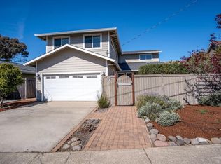 16 Estrada Ln, Corte Madera, CA 94925