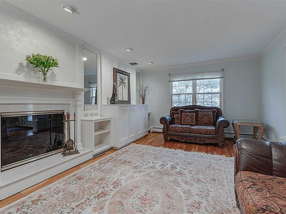 3rd image of 109 Peninsula Dr