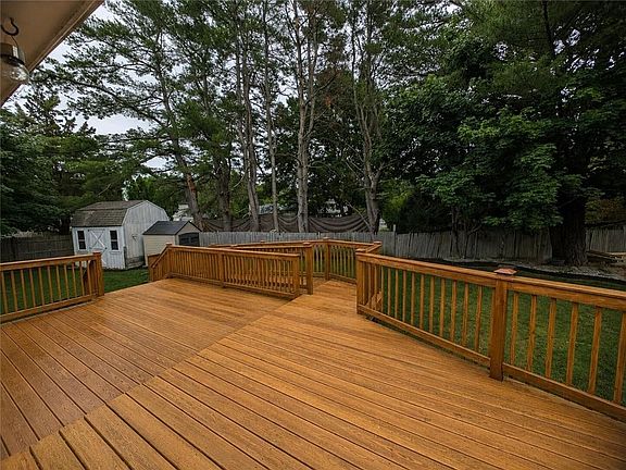 4th image of 3 Meadow Cir