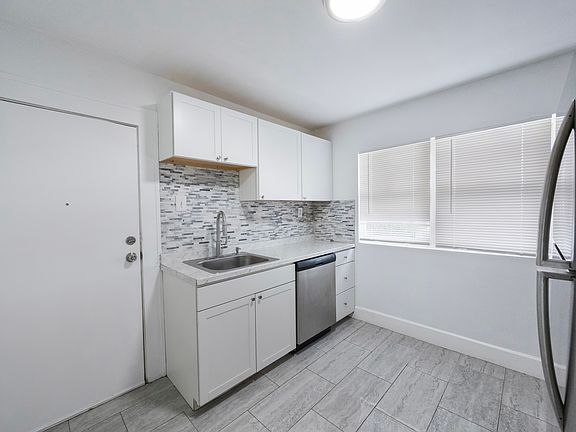 4th image of 445 Delmar Ter S APT 4