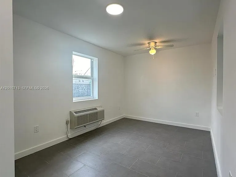 1535 NW 1st Pl #10 — Photo 7