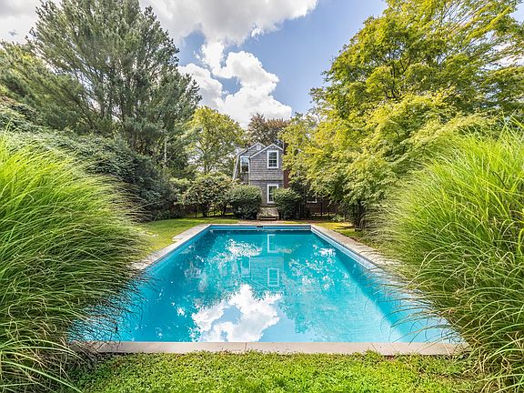 3rd image of 28 Pudding Hill Ln