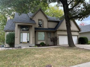 3509 NW Winding Woods Dr, Lees Summit, MO 64064