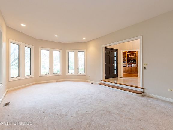 3rd image of 309 Camelot Ln