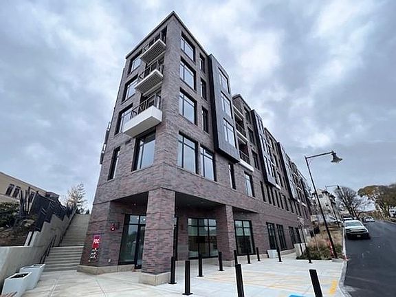 5th image of 193 Washington St #509