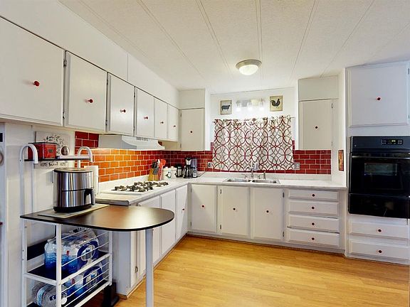 3rd image of 19057 Lindsay St