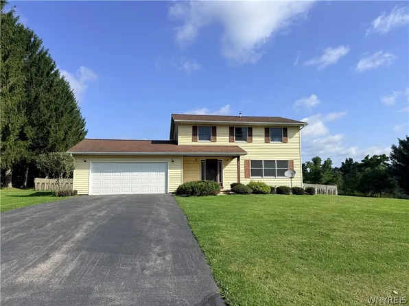7171 Meadowview Dr, Lima, NY 14485