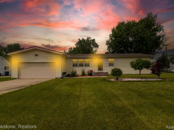 2967 Dashwood Dr, Troy, MI 48083