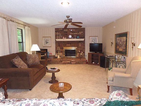 4th image of 1 Canterbury Ln