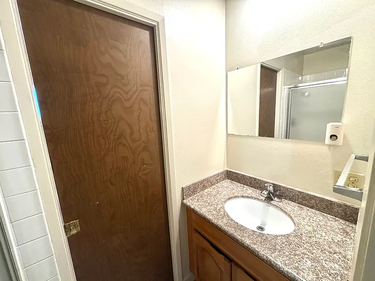 43186 Starr St #D — Photo 11