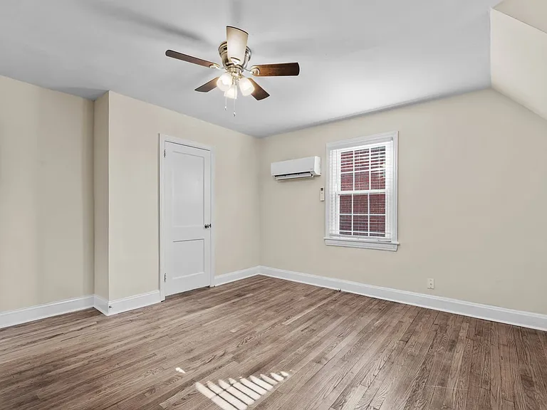 906 Clarendon St #A — Photo 12