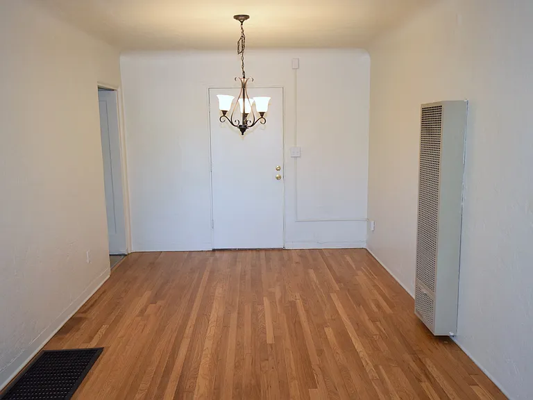 402 Girard Blvd SE — Photo 3