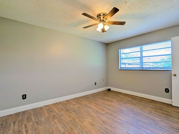 5th image of 2273 Menomonee Ct