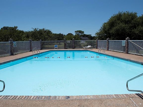 5th image of 1370 Oak Ridge Dr