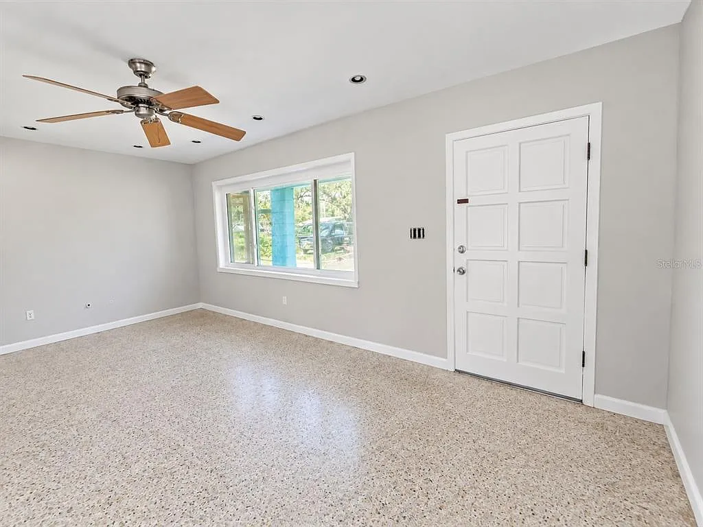 3 bed, 2.0 bath, 1156 sqft, $1,850 — Photo 3
