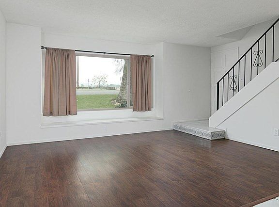 1115 Ibex Square-MLS_Size-003-9-Living R