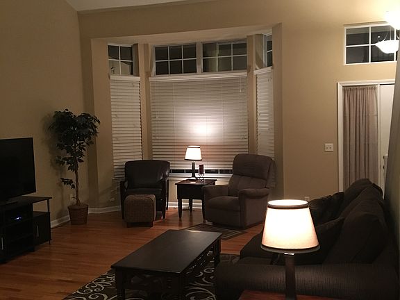 3rd image of 415 Court Ln