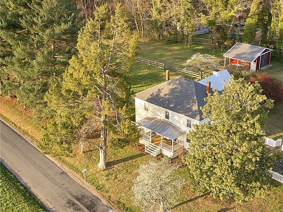 3rd image of 4970 Mount Landing Rd