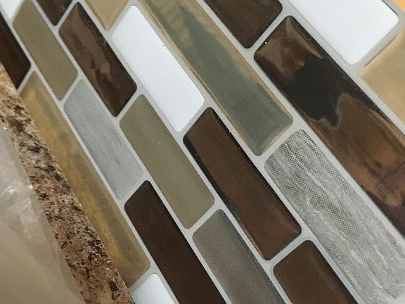 Neutral back splash easy to match with various color combina