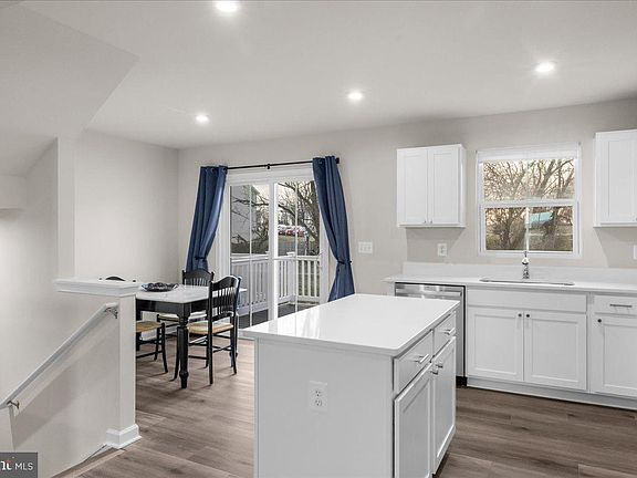 4th image of 131 Kensington Cir