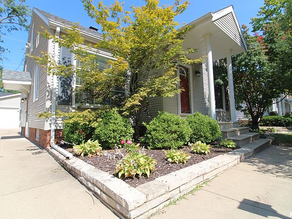 3rd image of 1027 E Elmhurst Ave