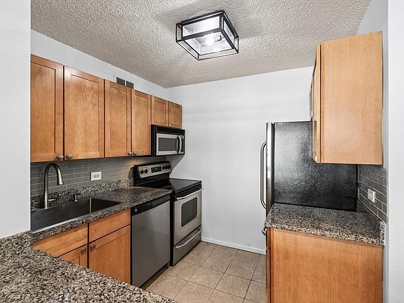 4th image of 30 E Huron St APT 908