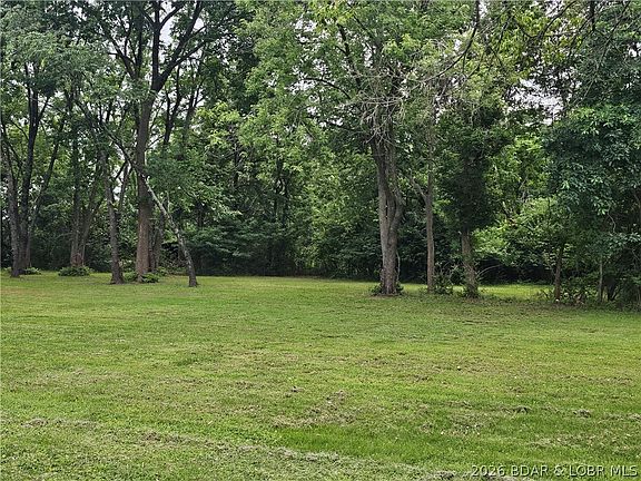 5th image of 902&906 Railroad Pond Rd