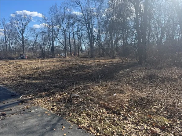 17 Andrea Dr, Edinburg, PA 16116