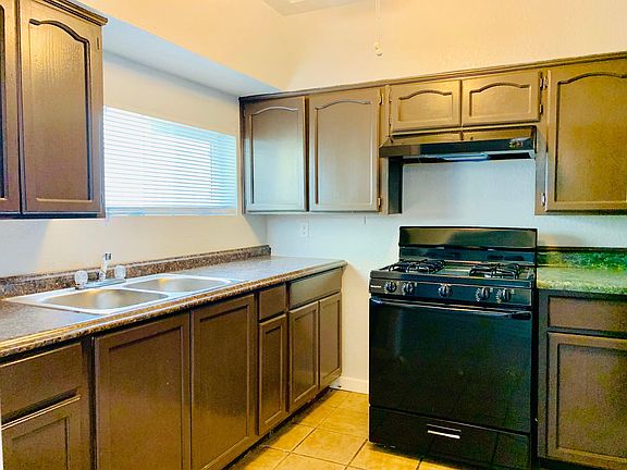 5th image of 114 NW Davis Unit 3