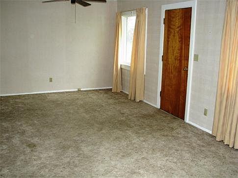 3rd image of 521 11th Ave N