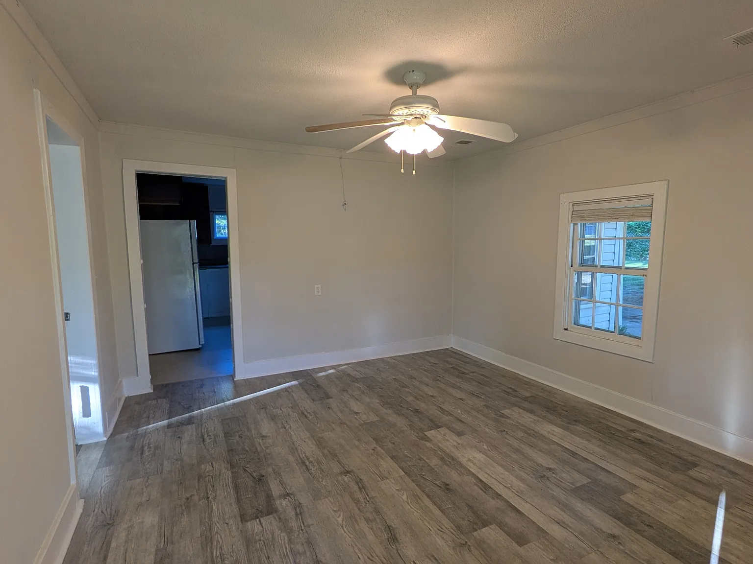 504 Railroad Ave — Photo 2