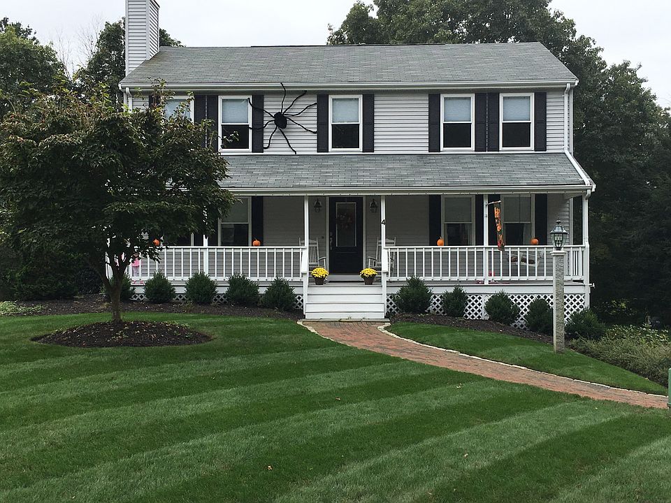 1st image of 4 Lost Hill Dr