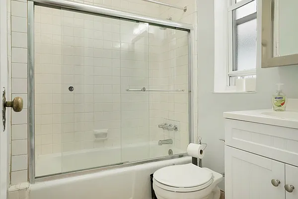 Rented by Bond New York | media 5