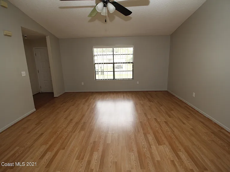 934 Colonial Ave SE — Photo 3