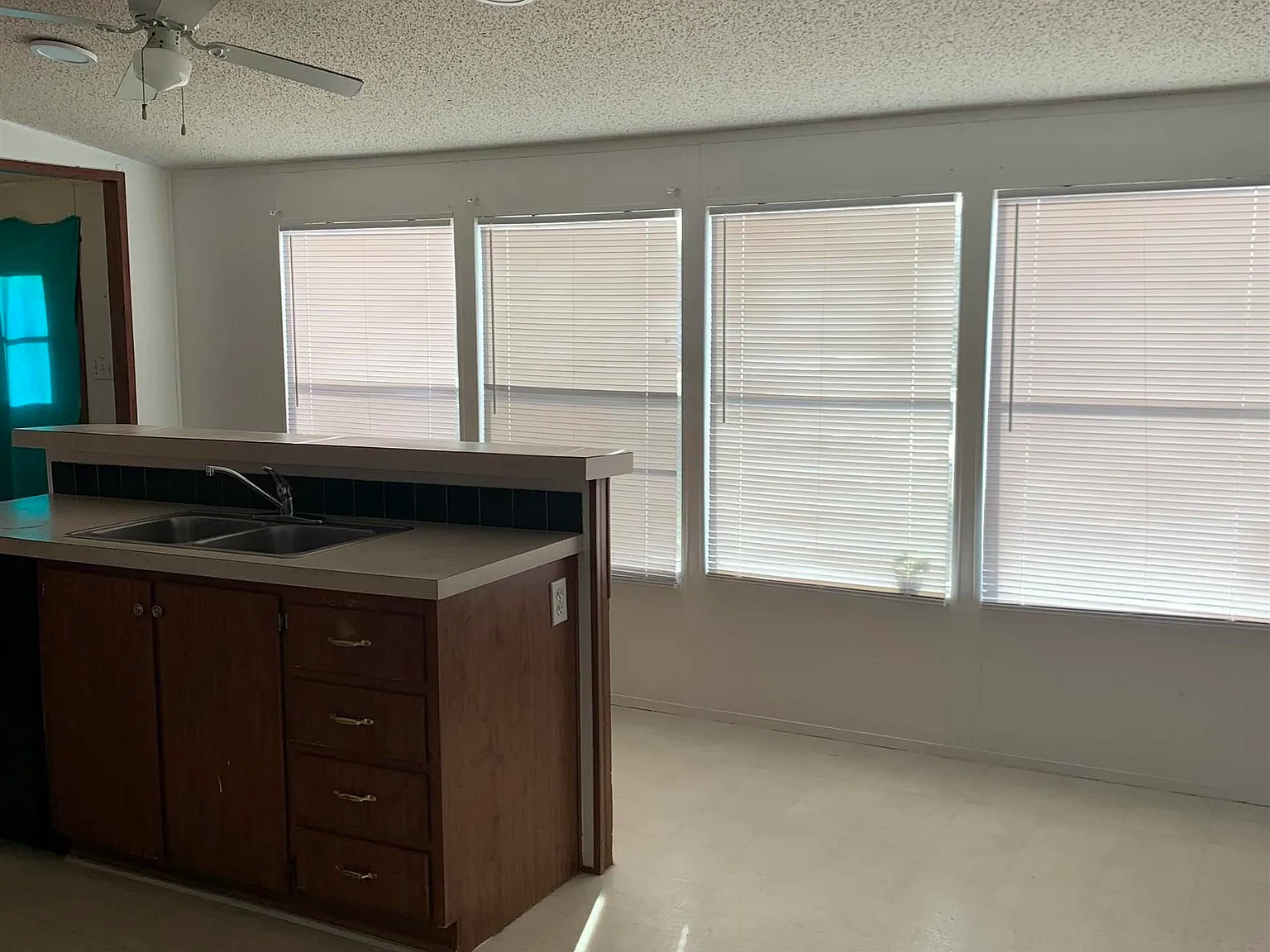 3 bed, 2.0 bath, 1176 sqft, $1,250 — Photo 4