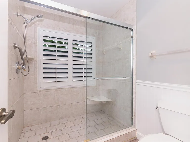 4041 NE Breakwater Dr — Photo 10