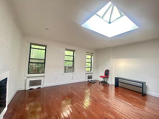 2nd image of 309 E 37th St #4X