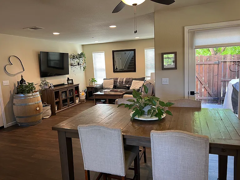 576 River Oaks Dr — Photo 6