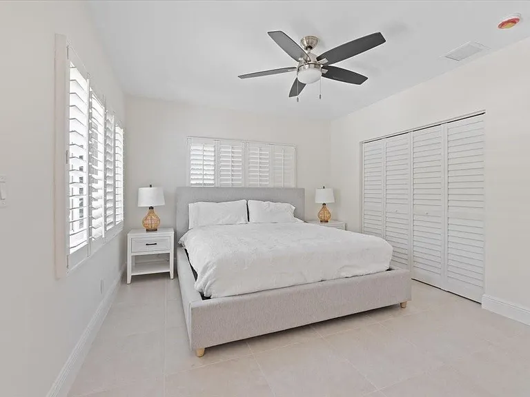 1635 Seabreeze Blvd — Photo 16