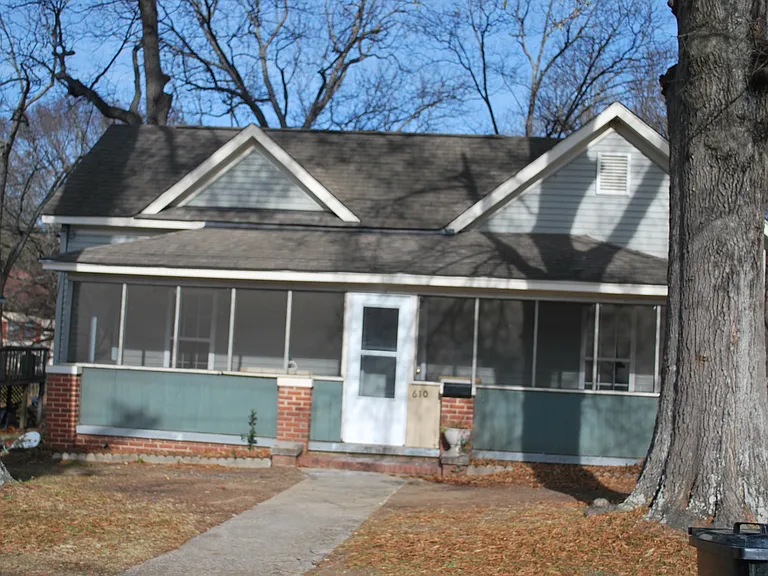 610 Oak St — Photo 1