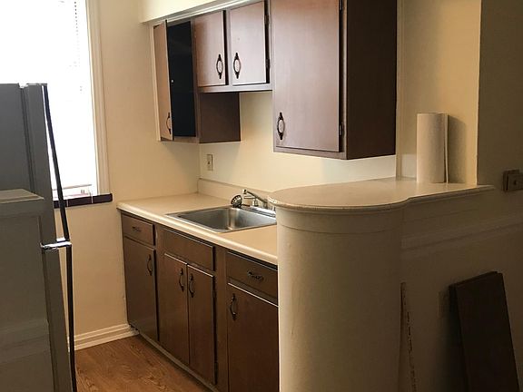 Walk-in kitchen - new cabinets, dishwasher & counters