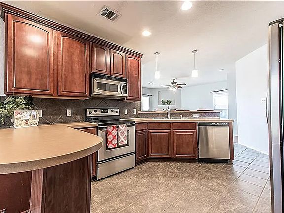 4th image of 9779 Old Field Dr #9779