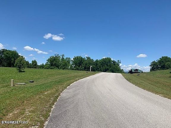 4th image of 502 W Shore Dr