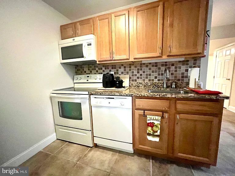 23228 Daffodil Dr — Photo 8
