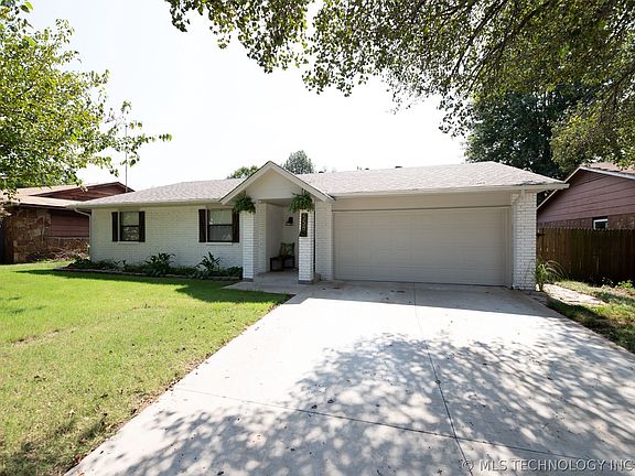3rd image of 558 E 135th Pl