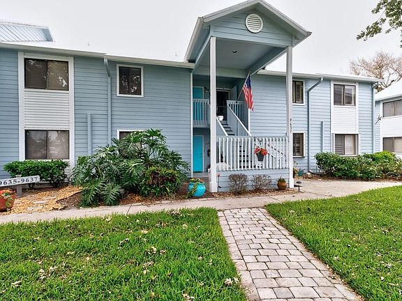 4th image of 9637 Riverside Dr APT 3