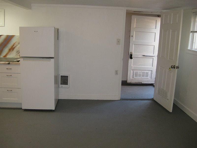 1st image of 989 Siskiyou Blvd #1