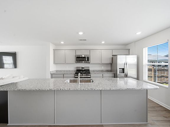 5th image of 512 Silverbow Dr