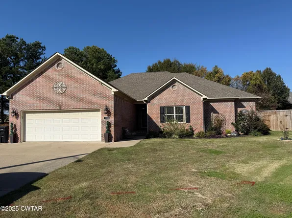 2221 Oakview Ave, Dyersburg, TN 38024